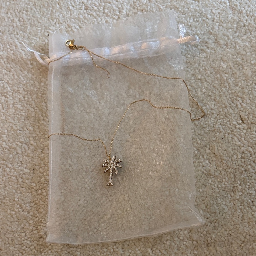 Elegant Gold and Silver Pendant Necklace